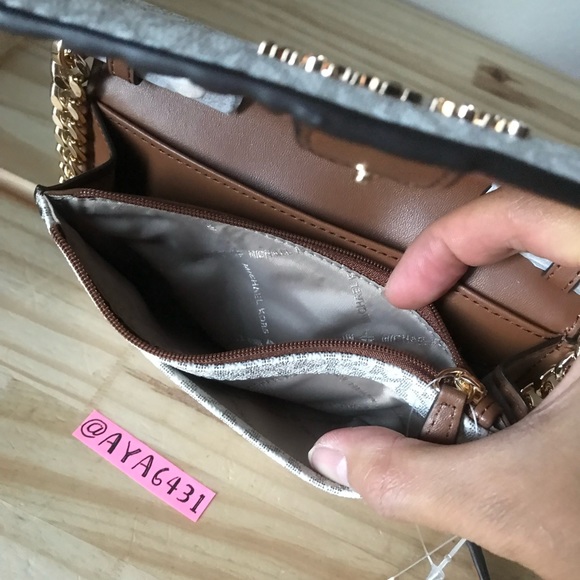 Michael Kors Purse🎈🎈 - Picture 10 of 11